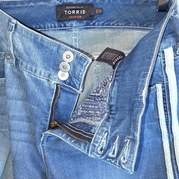 Torrid Skinny Jeans Distressed Jeggings Plus Sz 18 Side Stripes Light Wash - Picture 6 of 11